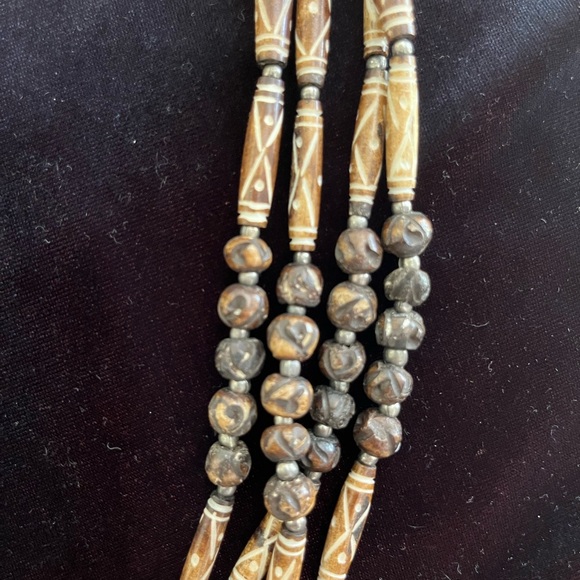Beautiful, earth toned, beaded necklace. - Picture 2 of 3